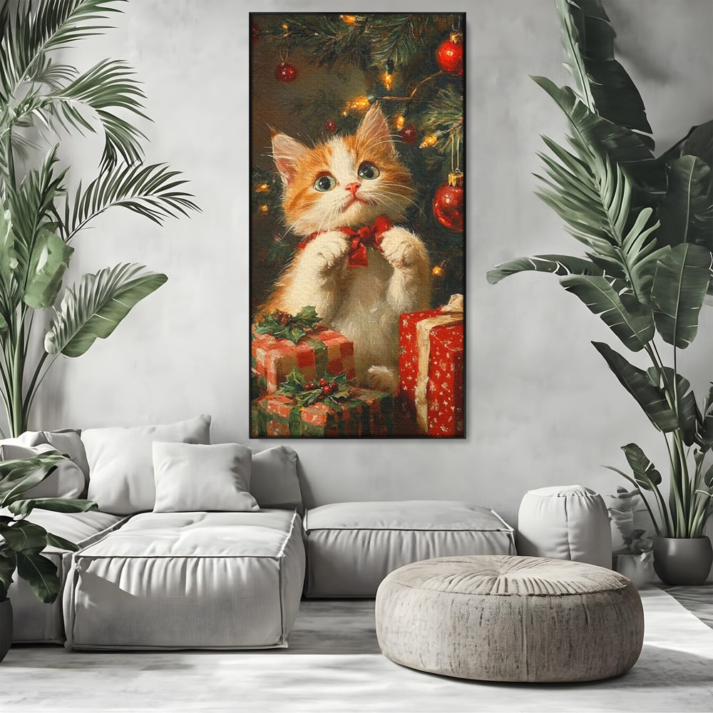 Tablou canvas cu pictura cu pisicuta alba si portocalie langa bradul de craciun, in rama de aluminiu negru, pe perete intr-un living